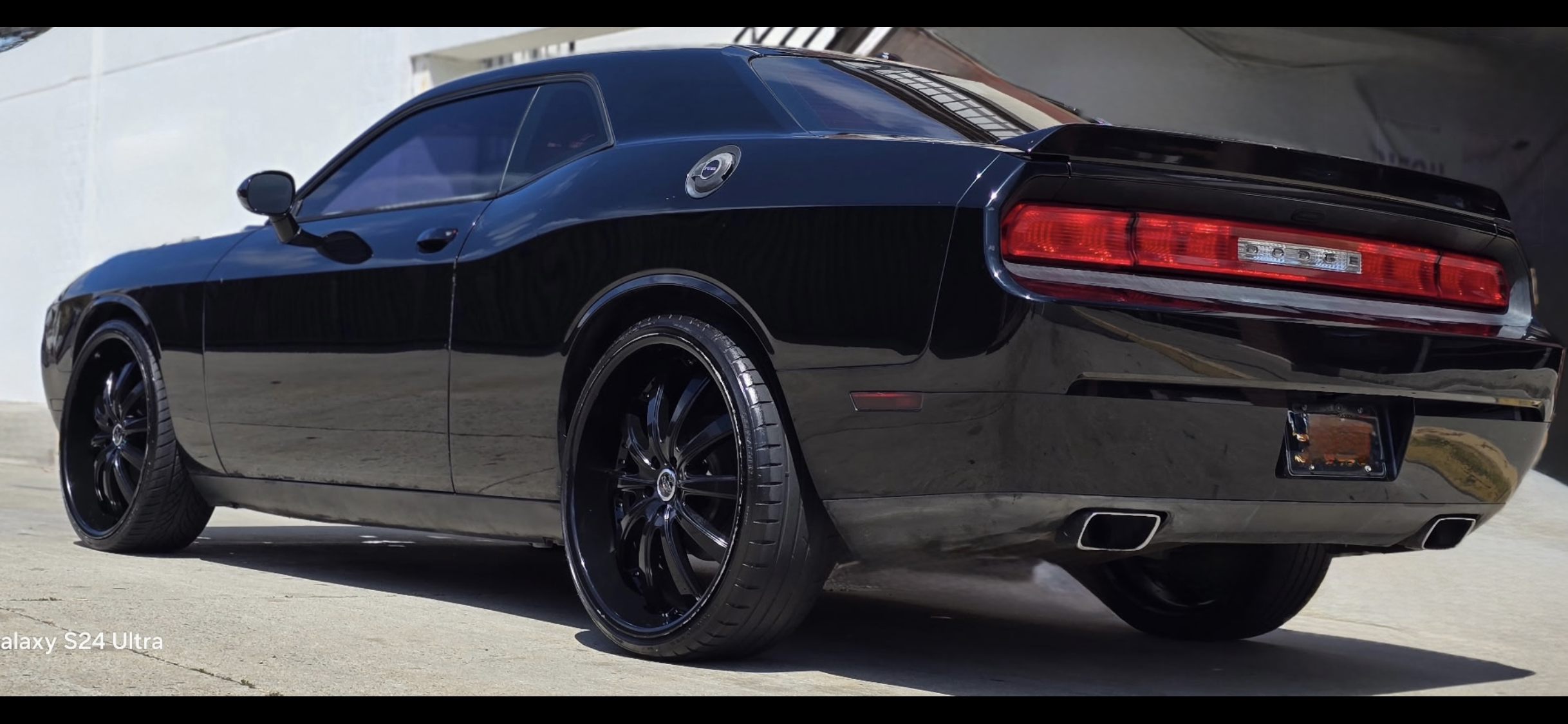 Used 2014 Dodge Challenger SXT RWD image 10