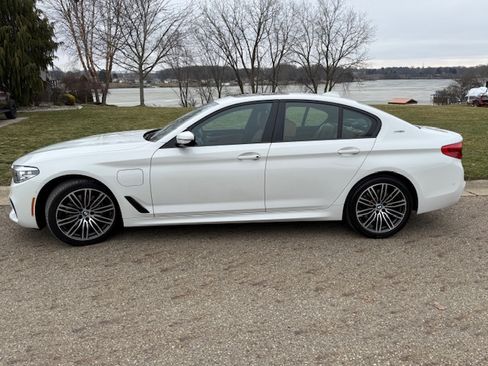 Used 2019 BMW 530e xDrive w/ M Sport Package image 5