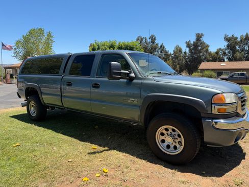 Used 2007 GMC Sierra 3500 SLT w/ Heavy-Duty Power Package AWD/4WD image 1