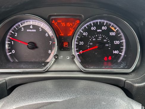 Used 2013 Nissan Versa SV image 9