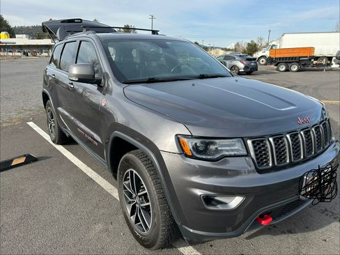 Used 2017 Jeep Grand Cherokee Trailhawk w/ Trailhawk Luxury Group image 2