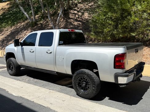 Used 2013 Chevrolet Silverado 2500 LTZ w/ LTZ Plus Package RWD image 2