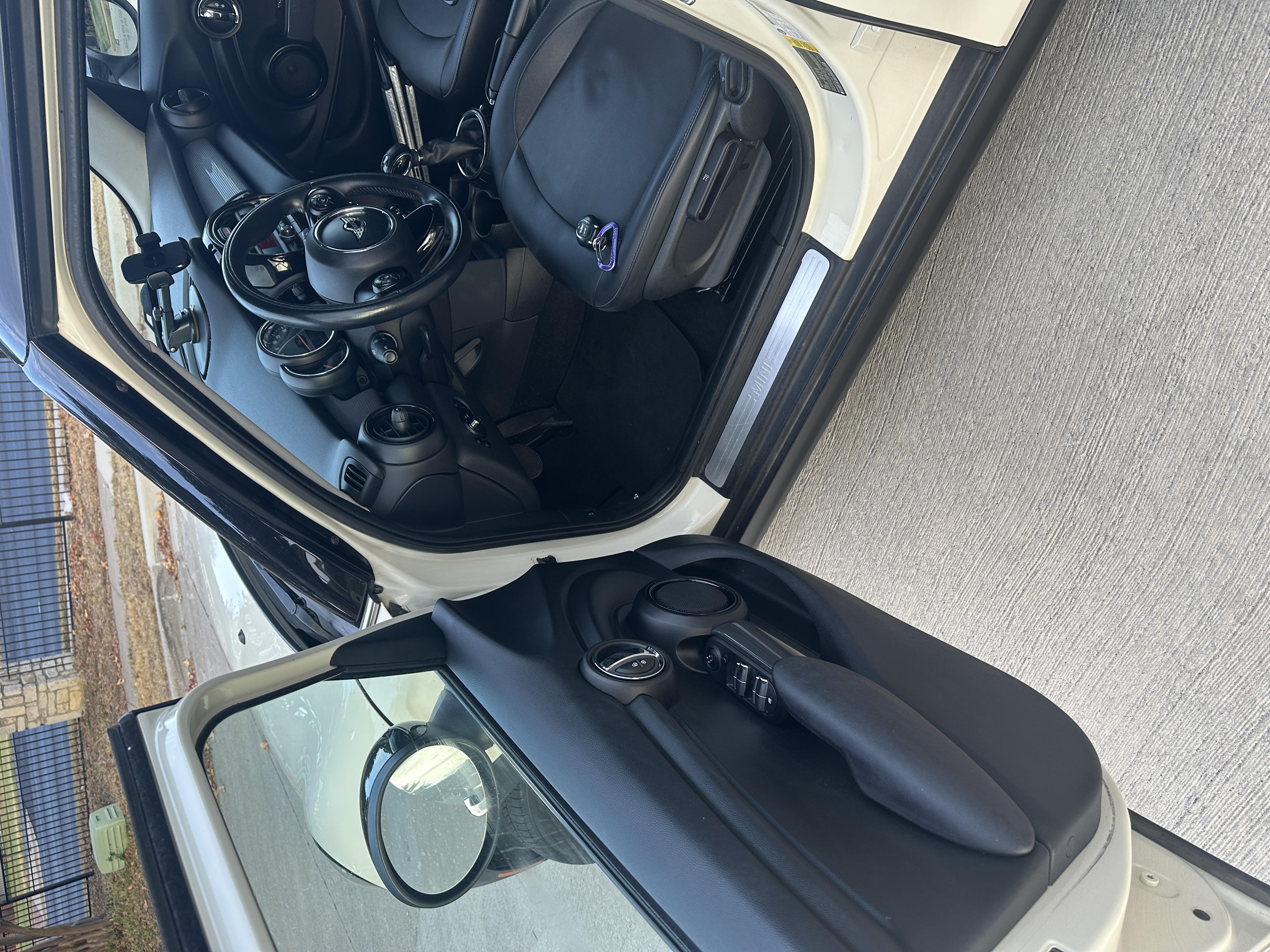 Used 2015 MINI Cooper 4-Door Hardtop FWD image 17
