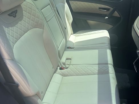 Used 2019 Bentley Bentayga image 14