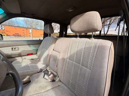 Used 1995 Toyota Tacoma Pickup image 6