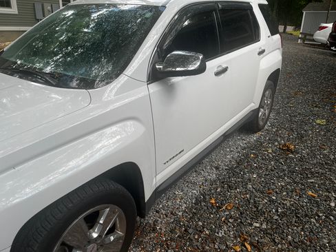 Used 2015 GMC Terrain SLT FWD image 1