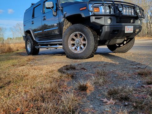 Used 2005 HUMMER H2 w/ Preferred Equipment Group image 2