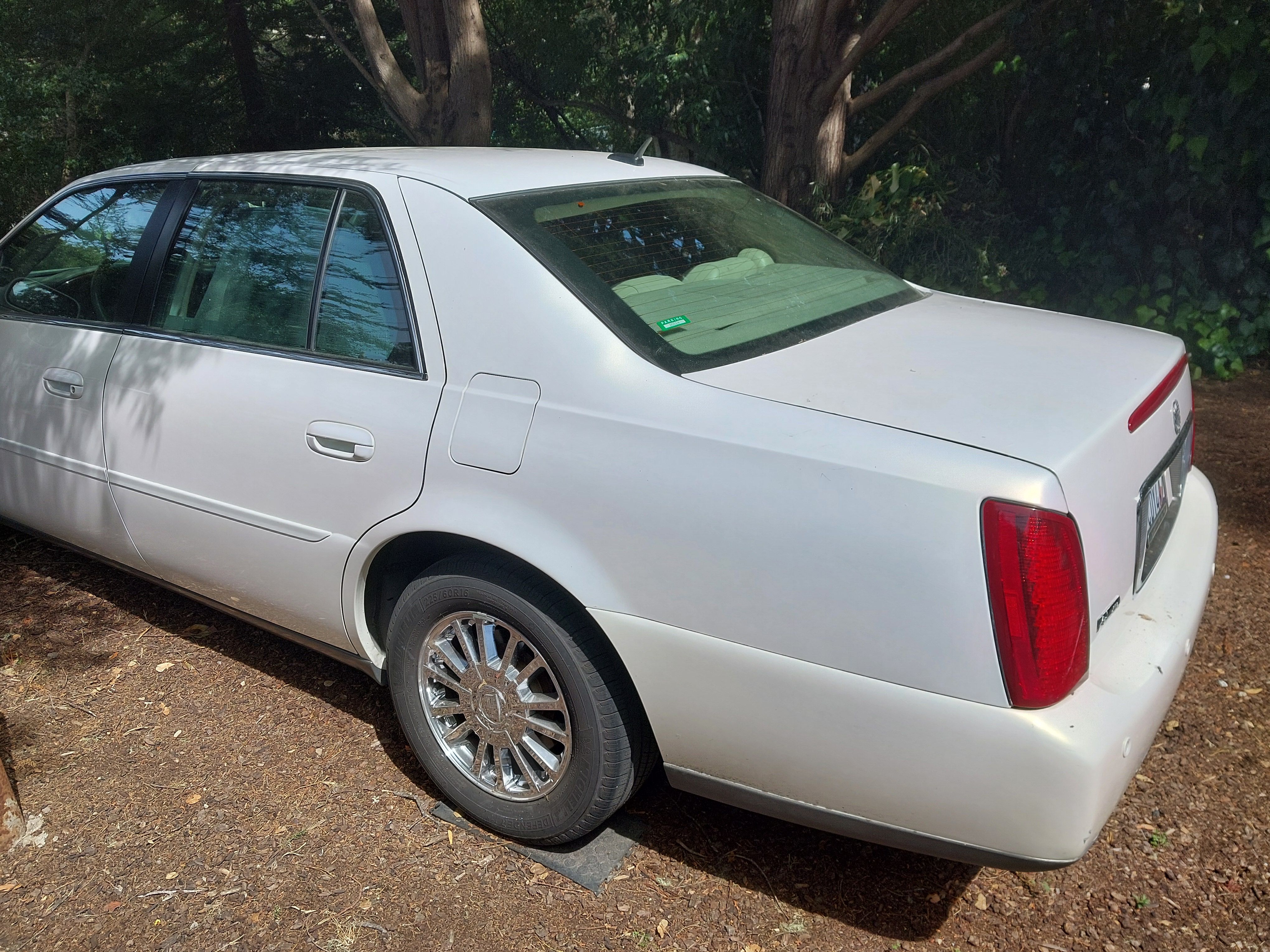Used 2005 Cadillac De Ville DHS w/ Equipment Group FWD image 4