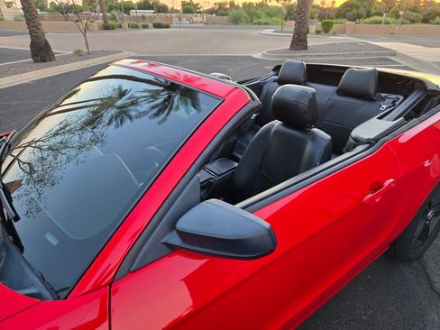 Used 2014 Ford Mustang Convertible RWD image 15