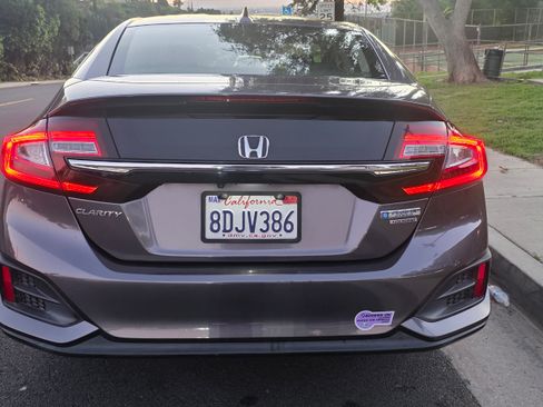 Used 2018 Honda Clarity Touring image 5