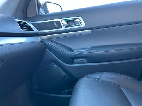 Used 2014 Ford Explorer XLT w/ Equipment Group 202A image 15