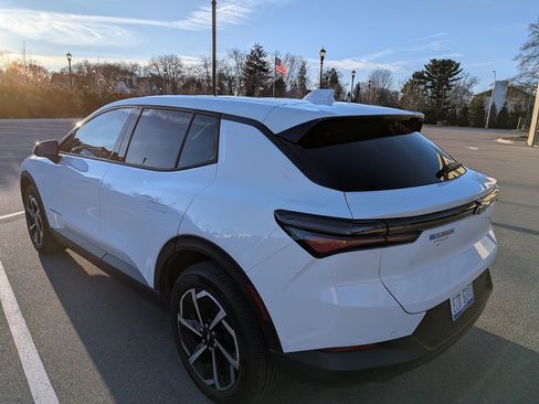 Used 2025 Chevrolet Equinox EV LT image 5