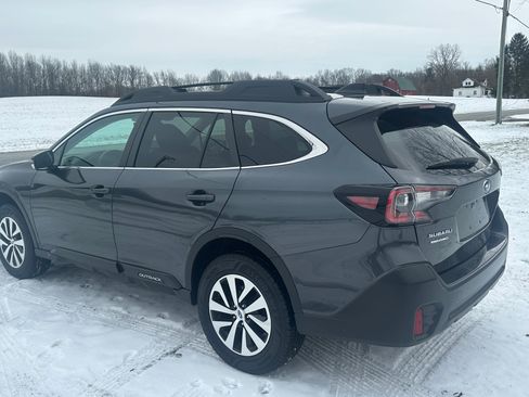 Used 2022 Subaru Outback Premium image 10