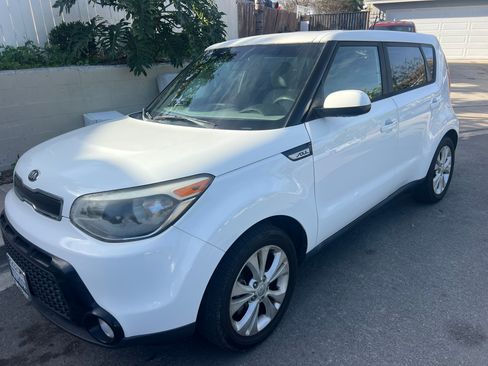 Used 2016 Kia Soul + image 5