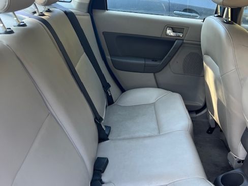 Used 2011 Ford Focus SEL image 9