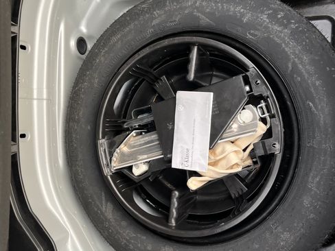 Used 2010 Mercedes-Benz C 300 Sedan image 17