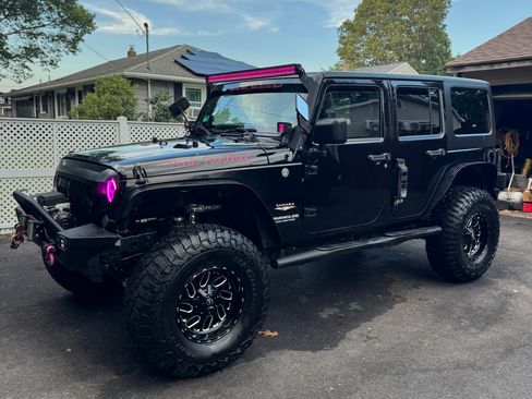 Used 2011 Jeep Wrangler Unlimited Sahara image 1