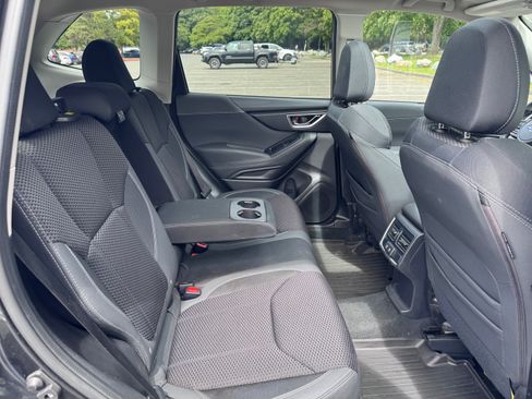 Used 2019 Subaru Forester Premium AWD/4WD image 29