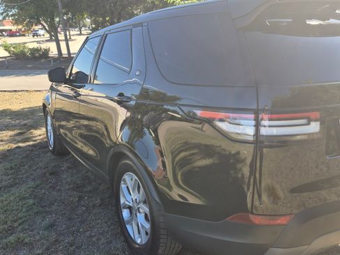 Used 2018 Land Rover Discovery SE image 10