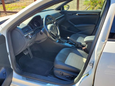 Used 2018 Volkswagen Passat 3.6 image 8