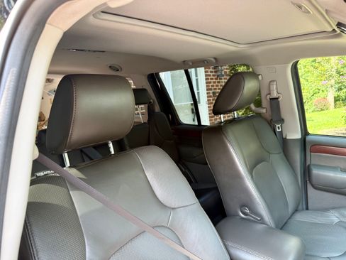 Used 2011 Nissan Pathfinder LE w/ Navigation Pkg AWD/4WD image 19