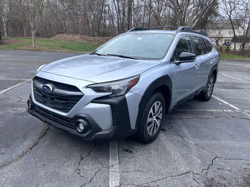 Used 2023 Subaru Outback Premium image 1