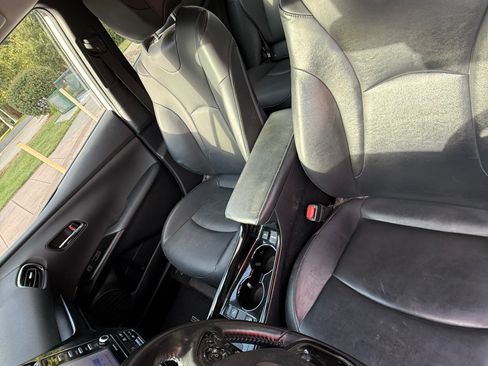 Used 2021 Toyota Prius XLE image 11