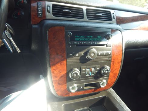 Used 2011 Chevrolet Avalanche LS RWD image 2