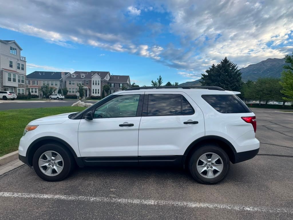 Used 2013 Ford Explorer 4WD w/ Class III Trailer Tow Pkg image 1
