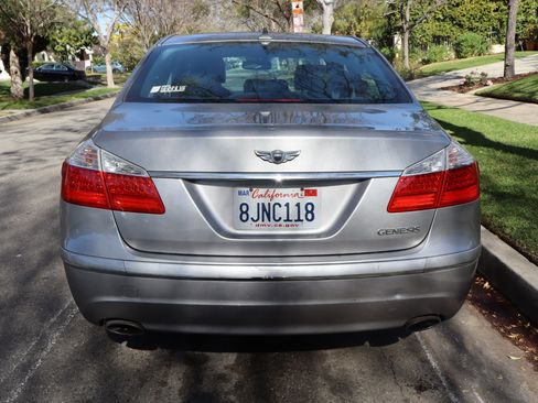 Used 2011 Hyundai Genesis 3.8 w/ Premium Navigation Pkg 3 image 6