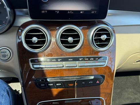 Used 2018 Mercedes-Benz GLC 300 image 4