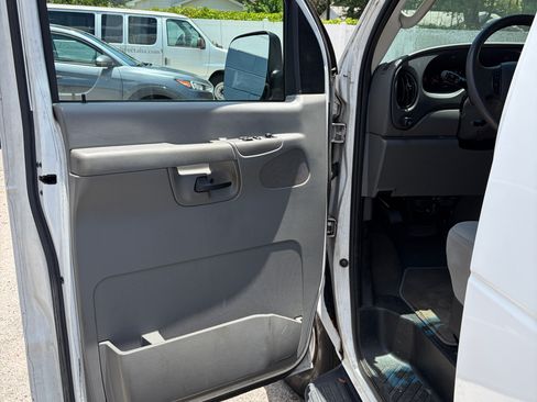 Used 2008 Ford E-350 and Econoline 350 XLT RWD image 4