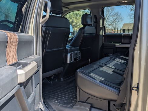 Used 2017 Ford F250 Lariat w/ Lariat Ultimate Package image 13