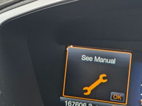 Used 2017 Ford Fusion SE w/ Fusion SE Technology Package image 10