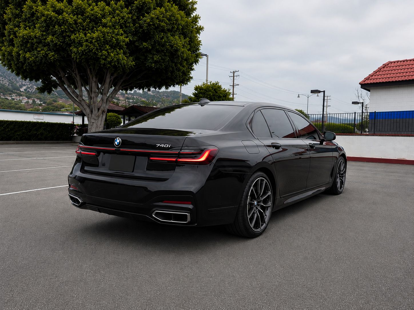 Used 2021 BMW 740i w/ M Sport Package RWD image 2