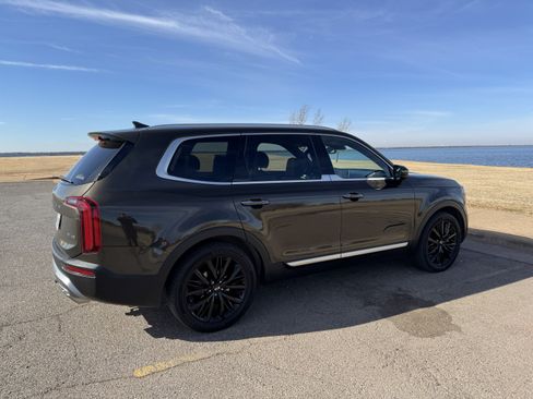 Used 2021 Kia Telluride SX w/ SX Prestige Package image 2