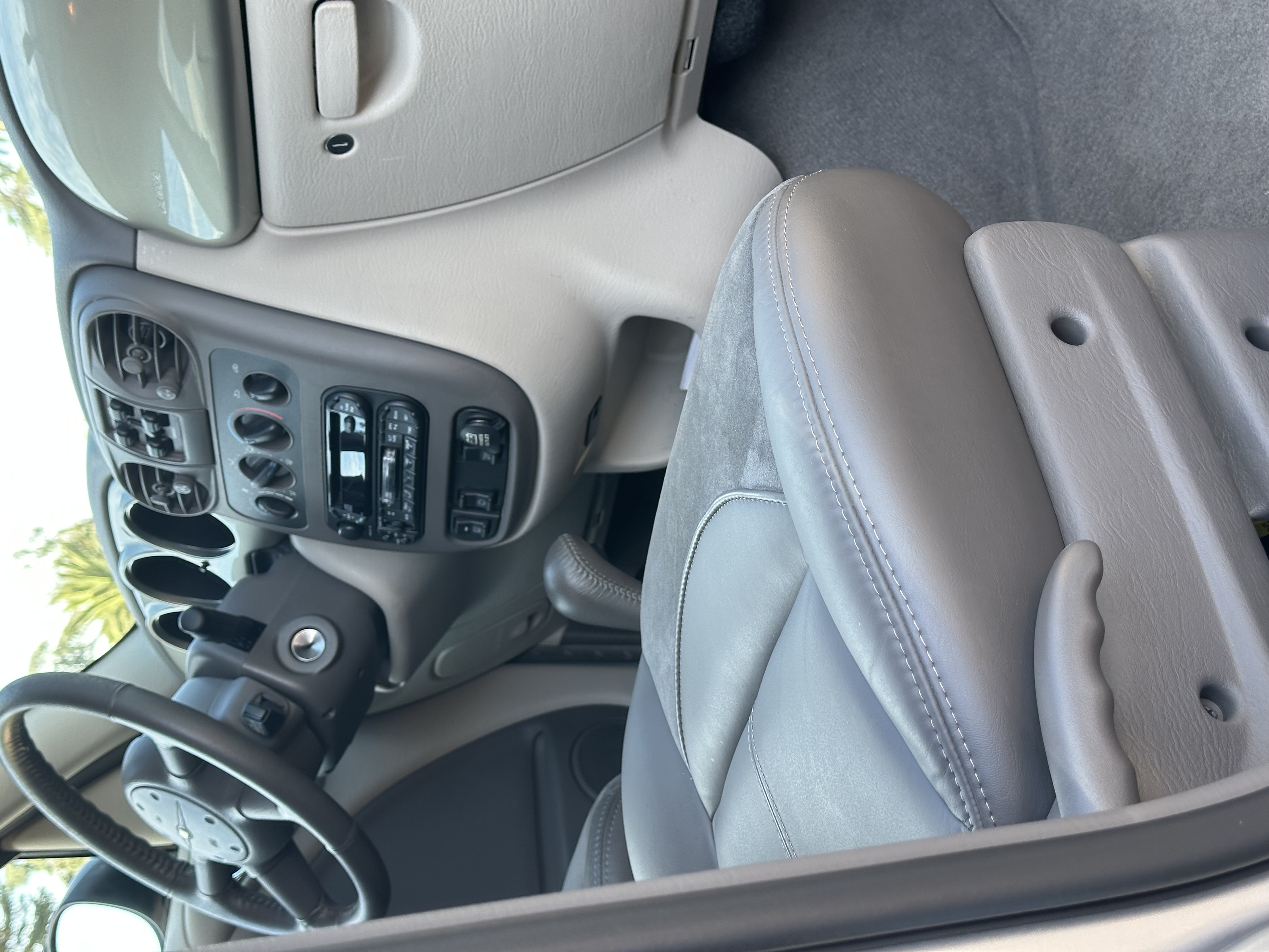 Used 2002 Chrysler PT Cruiser Limited FWD image 12