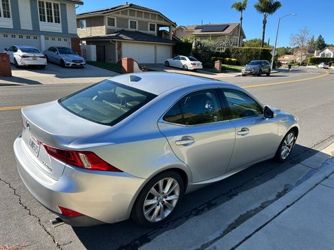 Used 2016 Lexus IS 200t image 9