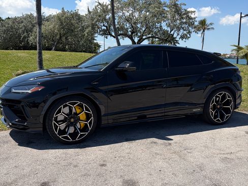 Used 2023 Lamborghini Urus Performante image 2