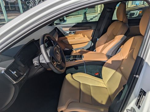 Used 2023 Volvo S90 T8 Ultimate image 25