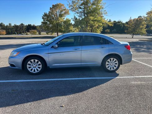 Used 2013 Chrysler 200 LX image 1