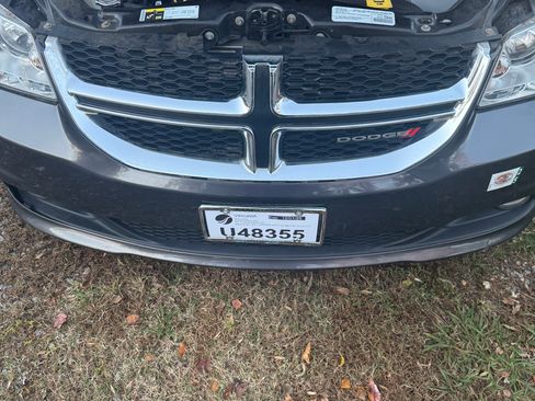 Used 2019 Dodge Grand Caravan SXT image 10