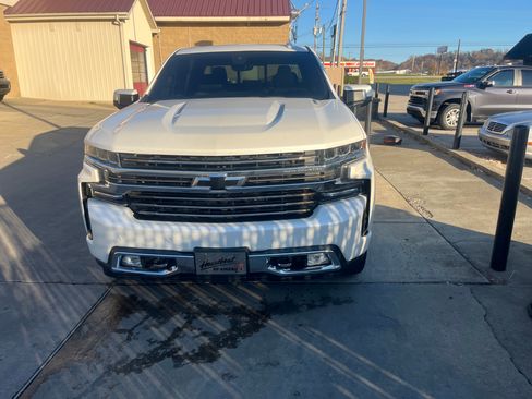 Used 2020 Chevrolet Silverado 1500 High Country w/ Technology Package image 4