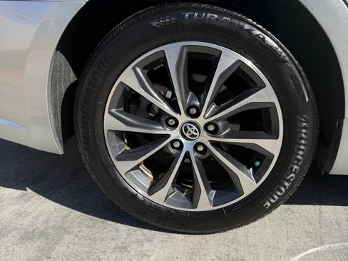 Used 2018 Toyota Avalon XLE w/ Preferred Accessory Package image 4