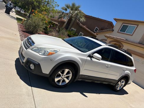 Used 2014 Subaru Outback 2.5i Limited AWD/4WD image 4