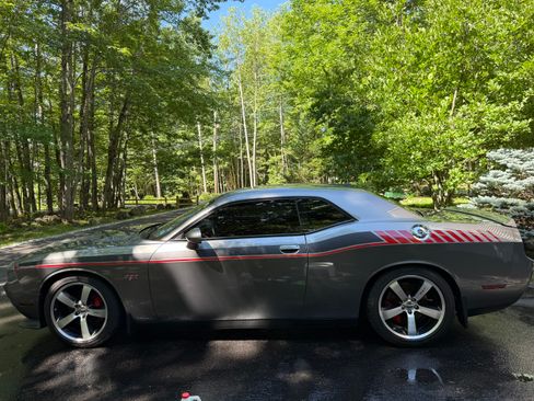 Used 2012 Dodge Challenger SRT8 RWD image 2
