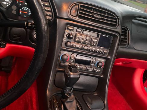 Used 2000 Chevrolet Corvette Convertible 2D w/ Memory Pkg image 21