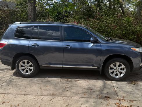 Used 2012 Toyota Highlander Limited w/ Tech Pkg image 5