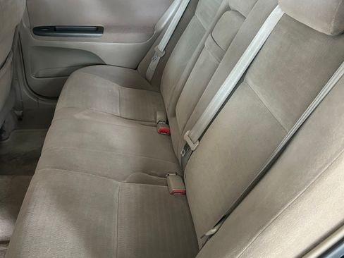 Used 2005 Toyota Camry LE FWD image 6