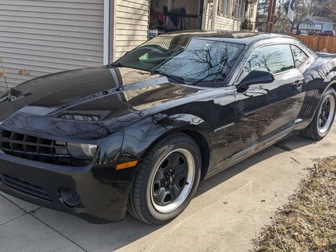 Used 2011 Chevrolet Camaro LS w/ Bluetooth Package image 2